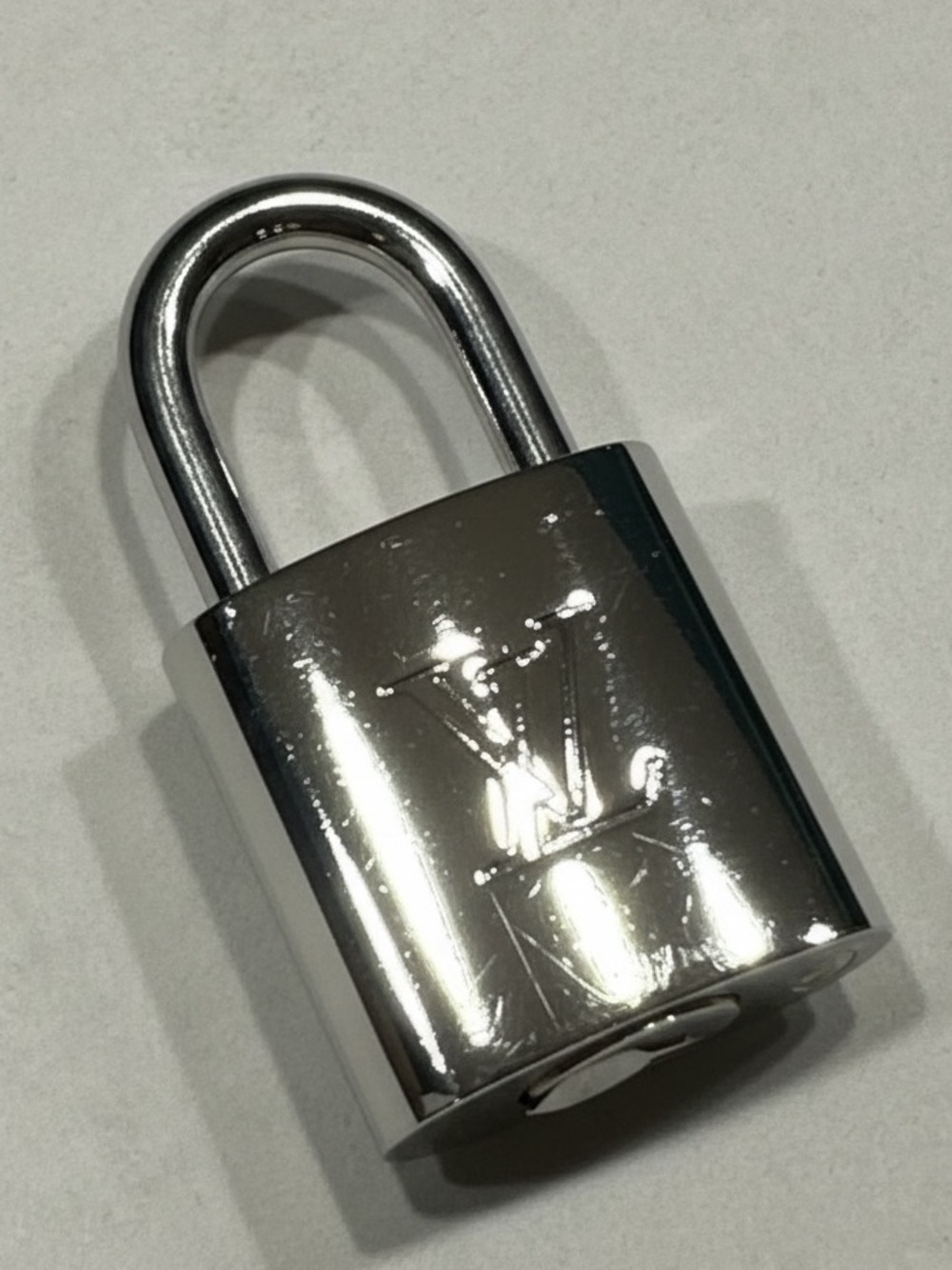 LOUIS VUITTON Silver Lock and Key Set 315 Excellent Condition - Picture 4 of 15